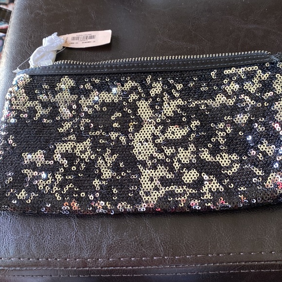 Victoria Secret makeup bag NWT - Picture 2 of 6